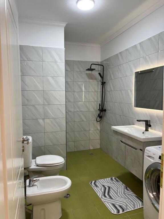 📣 Shitet: Apartament 2+1+2  📍Rr. Loni Ligori -Astir