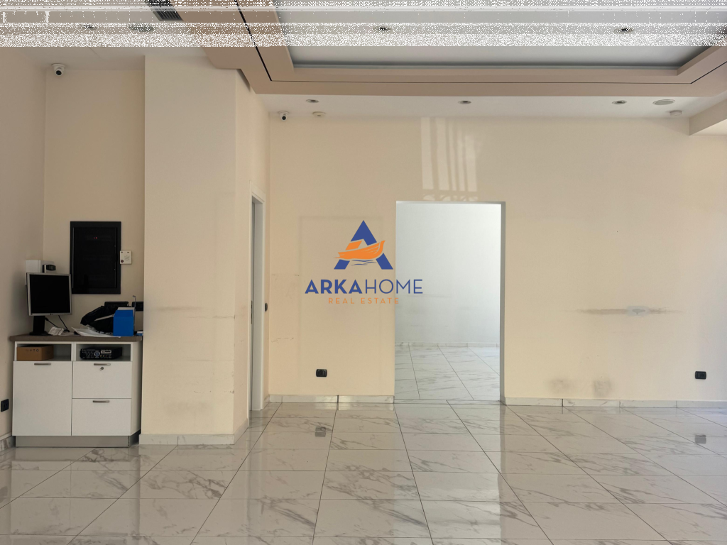 JEPET DYQAN ME QERA 110M2 "QENDËR, AFËR RAIFFEISEN BANK" 2.750 EURO