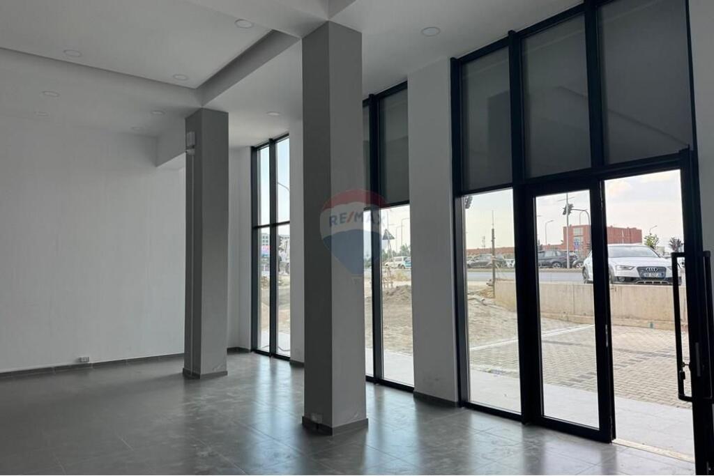 AMBIENT BIZNESI PER QIRA TE RRUGA DRITAN HOXHA !