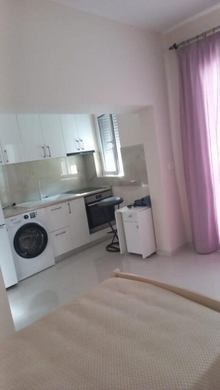 📍 Jepet me Qera Apartament 1+1 tek Ministria e Drejtësisë, Bulevardi Zogu i Pare.