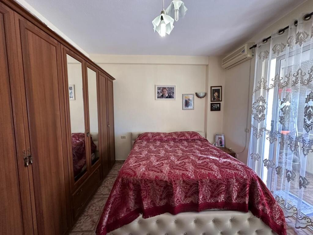 APARTAMENT 2+1 ME QIRA - STACIONI I FUNDIT TIRANA E RE