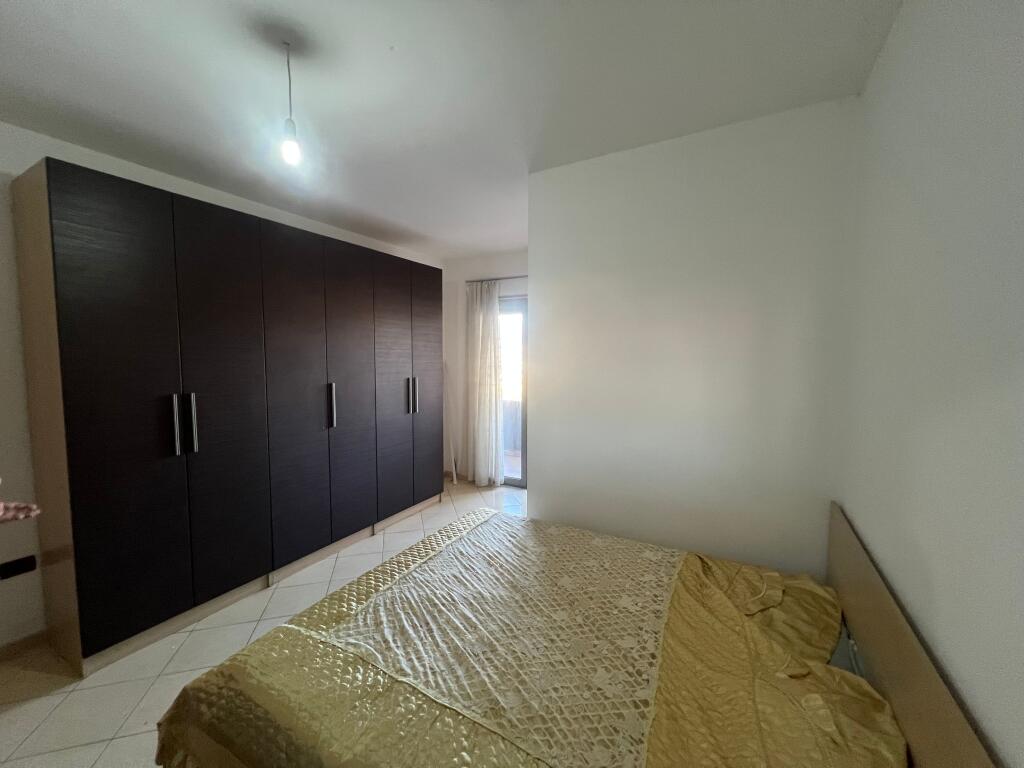 2+1 In Affitto, Yzberisht, Vicino alla Rotonda