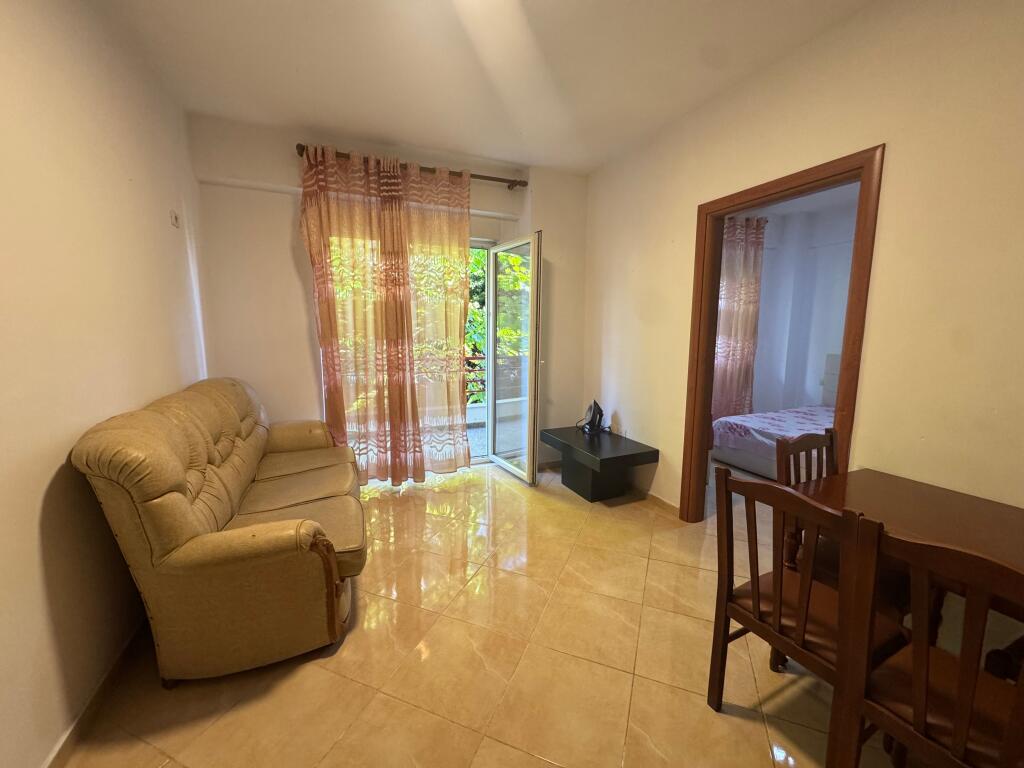 Apartament 1+1 me qira tek Liqeni i Thate!