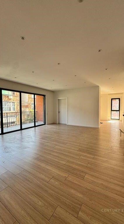 Jepet me qira ambient per zyra tek Myslym Shyri !