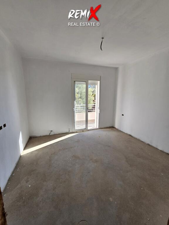 APPARTAMENTO IN VENDITA A SHKEMBI I KAVAJES, VISTA PARZIALE SUL MARE