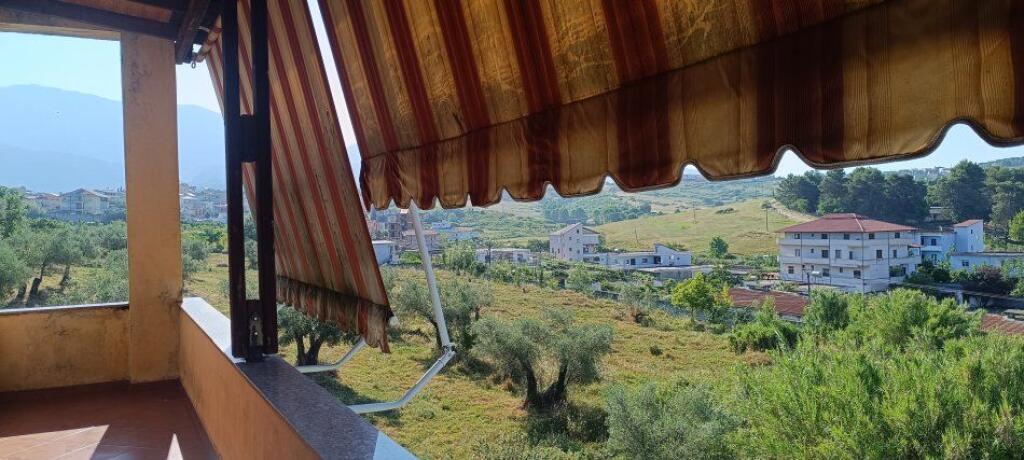 Kati i dyte i nje shtepie brenda unazes se madhe