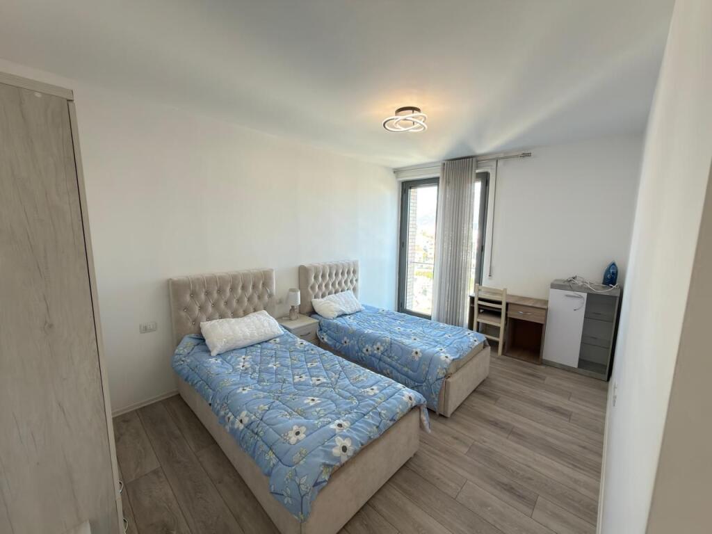 📢 QIRA APARTAMENT 2+1+PARKING 📍 Kompleksi “Fiori di Bosco”, Rruga Don Bosko 🏢 Kati 6 | Me 2 ashensorë 🏠 Apartament komod dhe modern 🚗 Parkim i përfshirë në çmim  💶 850 € / muaj