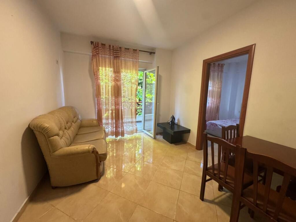 Apartament 1+1,Liqeni i thate!