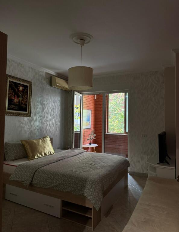 Tirane, jepet me qera apartament 1+1+Ballkon Kati 4, 70 m² 550 € (Liqeni i Thate) MLS # 530581007-91