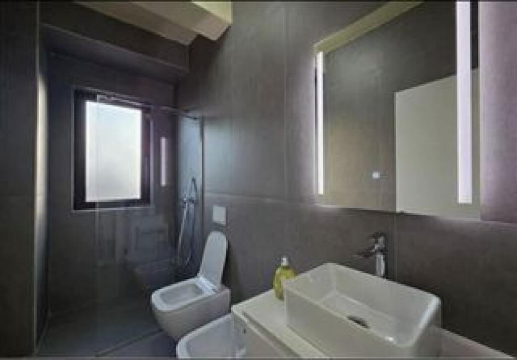 Monolocale + 🅿️in affitto appena arredato via Kavaja