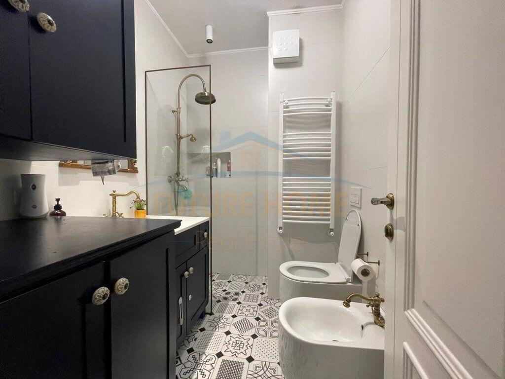 For sale, Apartment 2+1+2+Parking Space, 21 Dhjetori, Tirana