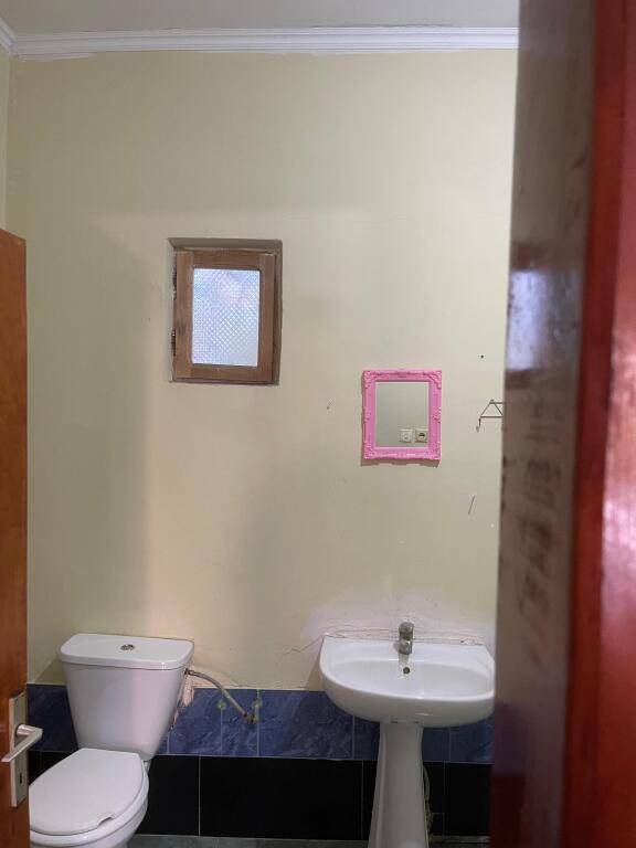 🏡Private house for rent in Astir.  🔹️Arranged in: 🔸️2 bedrooms 🔹️kitchen 🔸️living room 🔹️bathroom 🔸️balcony 🔹️yard for parking🔹️Address: Fejzi Hizmo Street, New Ring, opposite Marinaj hotel!