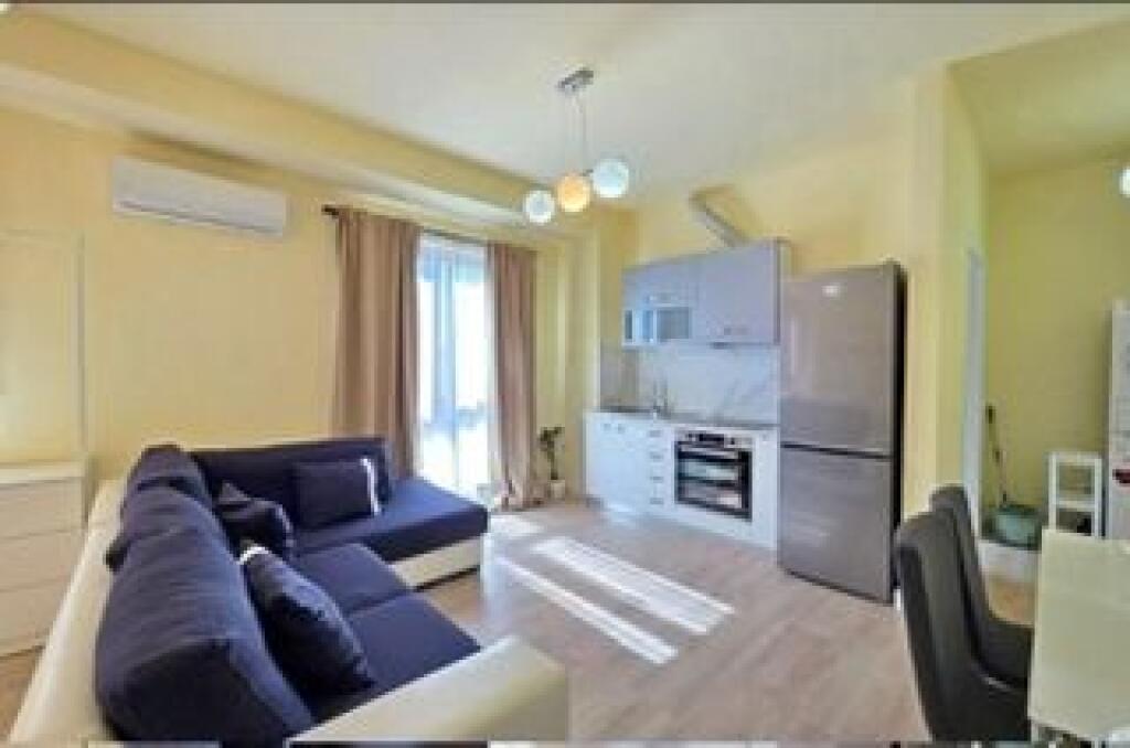 Monolocale + 🅿️in affitto appena arredato via Kavaja