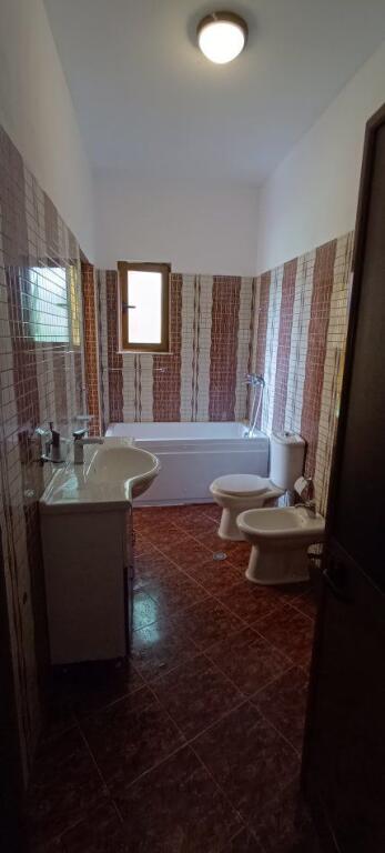 Kati i dyte i nje shtepie brenda unazes se madhe