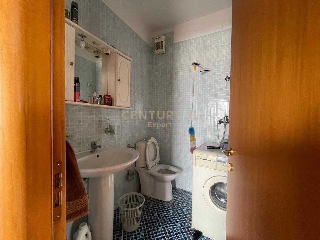 APARTAMENT 2+1+2+2 POSTE PARKIMI PER QIRA TEK ZOGU I ZI !! 1,100 € /Muaj