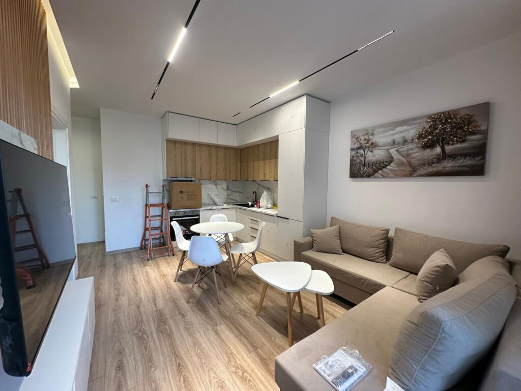 Apartament 1+1 per qira tek Komuna e Parisit