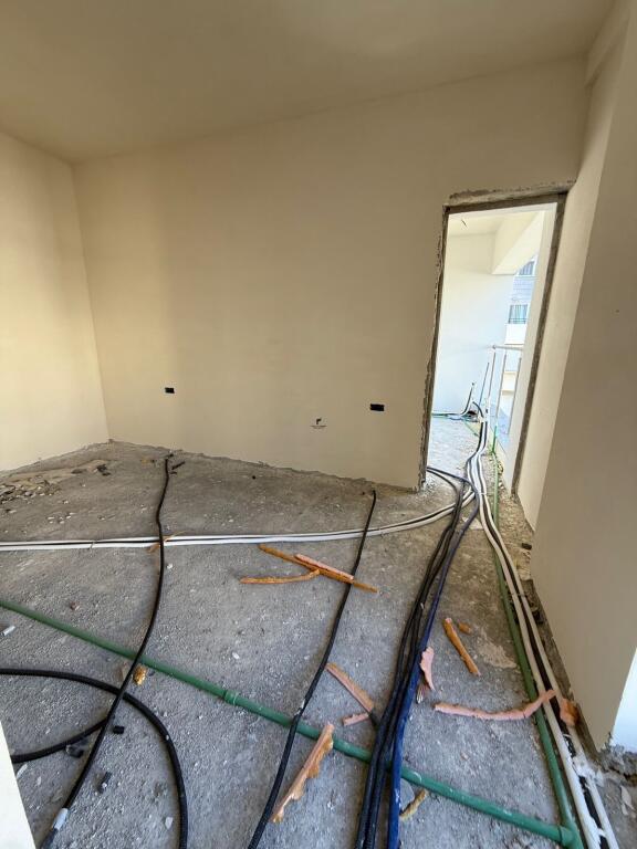 ZYRE ME QERA 100 M2 KOMUNA E PARISIT 1000 EURO