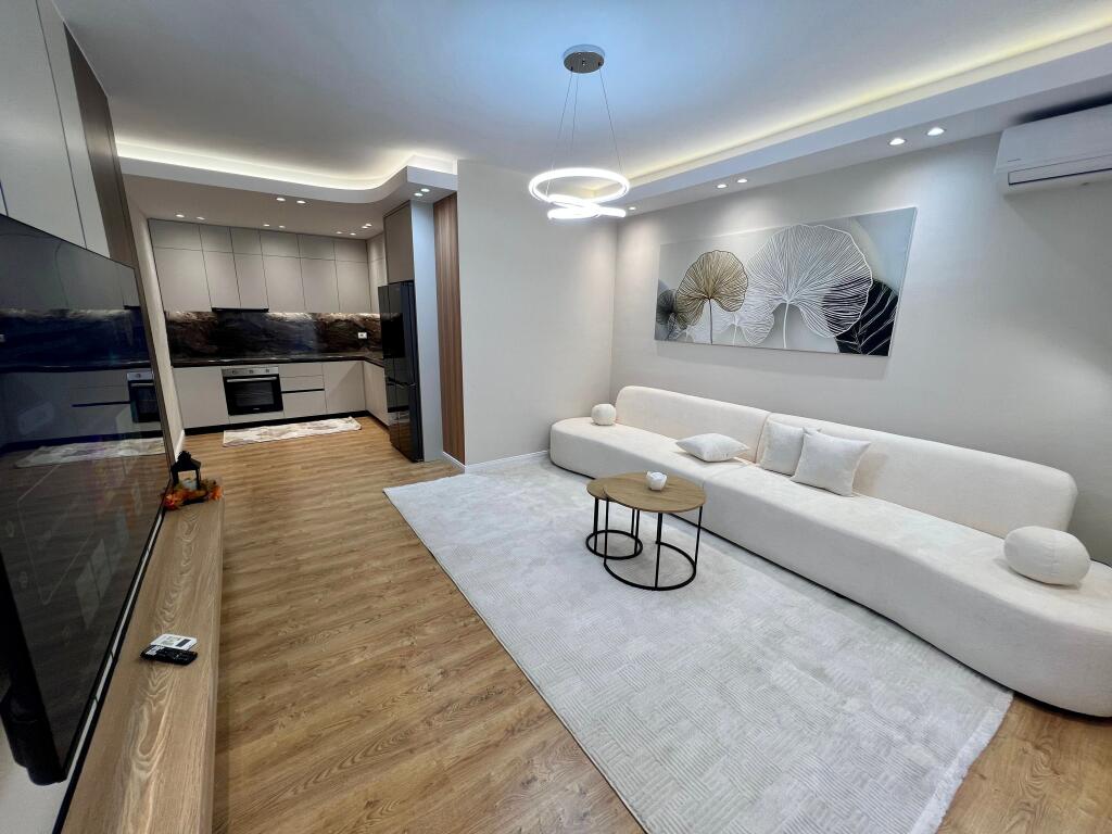 🏢 SHITET Apartament 2+1 Me 2 Tualete Dhe Ballkon 📍 Astir, Prane Bar Artistit ✨