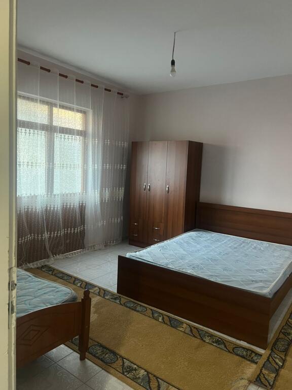 Apartment 2+1 for rent Blloku Gintash (40,000 leke), parking, water and free internet