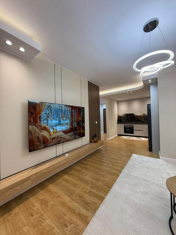 Shitet 2+1+2 ne Astir pran Artistit      