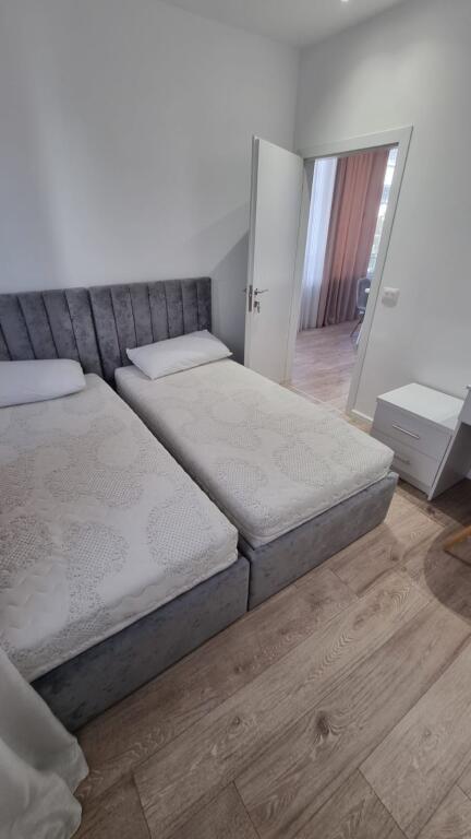 Jepet me Qira Apartament 2+1 në Don Bosko pranë Vizion Plus