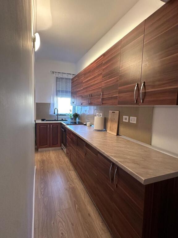 Shitet apartament 1+1 tek Rruga Myslym Shyri