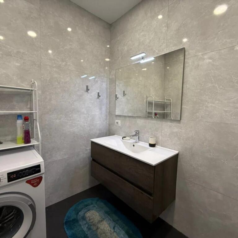 Apartament 1+1 për qira – pranë Stadiumit Dinamo, S