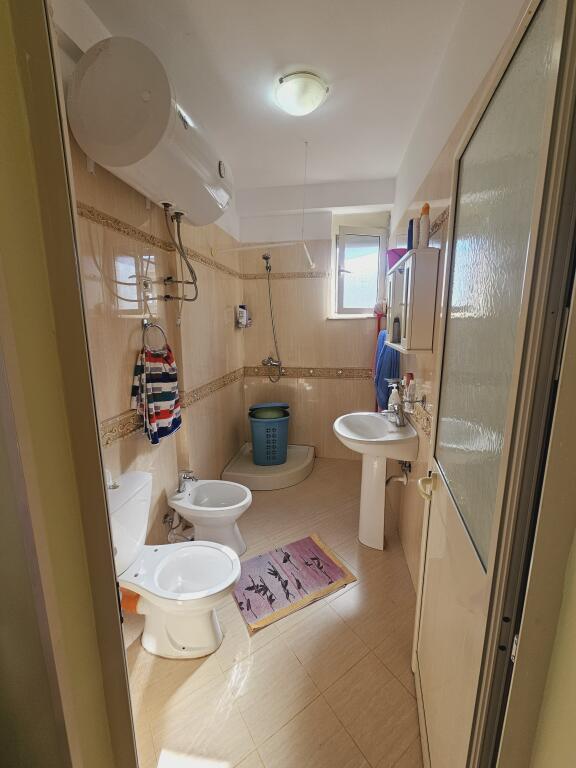 APARTMENT 1+1 FOR SALE, GOLEMI BEACH, ALSO HAS A TERRACE IN USE