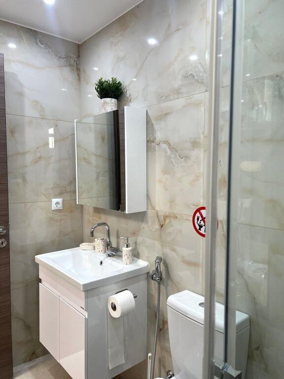 Apartament Me Qera 1+1 Tek 5 Maji (ID B210857) Tirane.