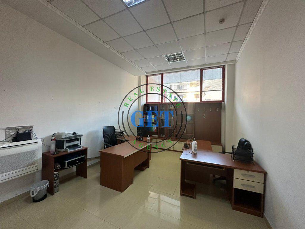 Ambiente ideale per ufficio/studio in affitto a Vollgë, Durrës!