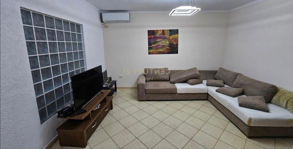 Jepet me qira apartament 2+1 në rrugën Ferit Xhajko, Tiranë
