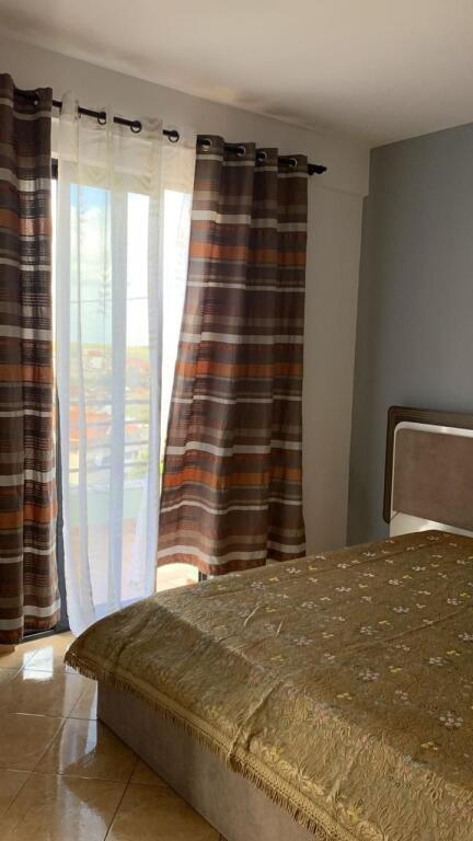 Jepet 2+1 me qira te Galeria ,Yzberisht