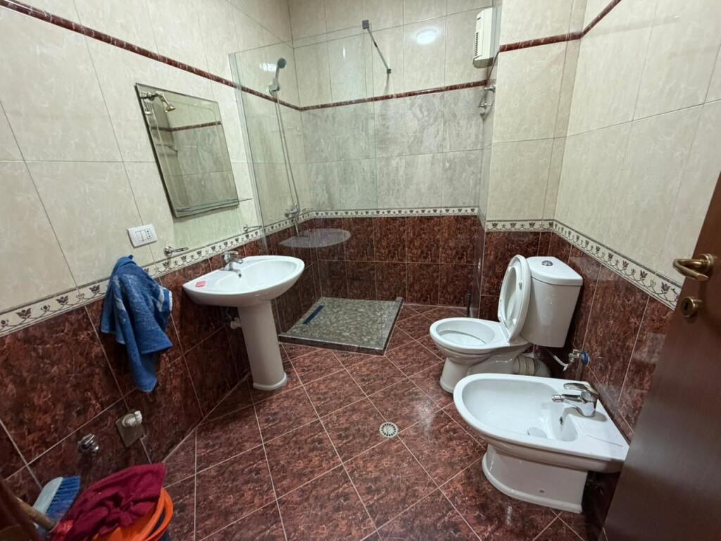 Ambient zyre per qira tek Komuna e Parisit.