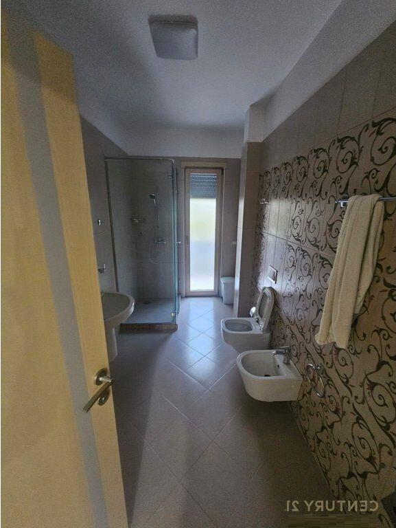 Ofrohet  me qera apartament tek vilat gjermane