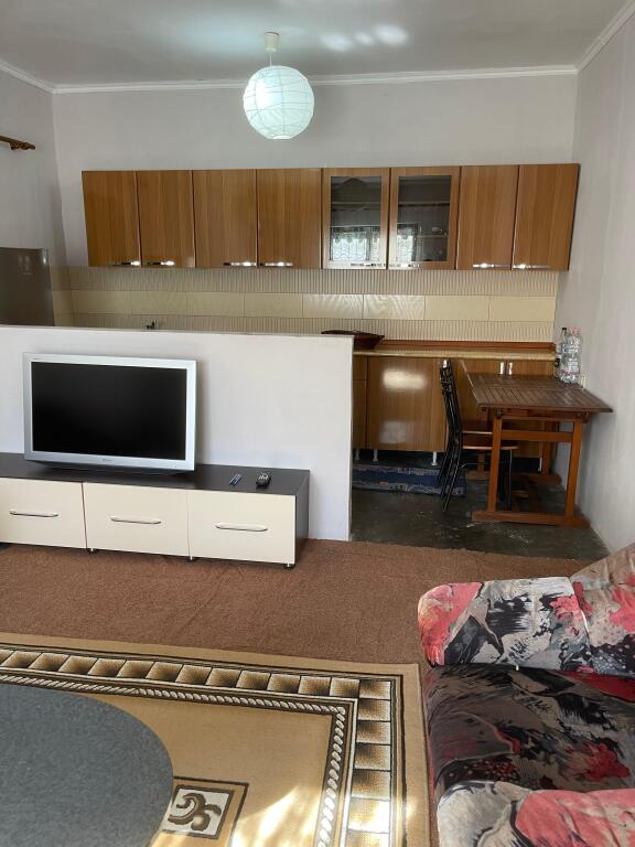 🏡Private house for rent in Astir.  🔹️Arranged in: 🔸️2 bedrooms 🔹️kitchen 🔸️living room 🔹️bathroom 🔸️balcony 🔹️yard for parking🔹️Address: Fejzi Hizmo Street, New Ring, opposite Marinaj hotel!