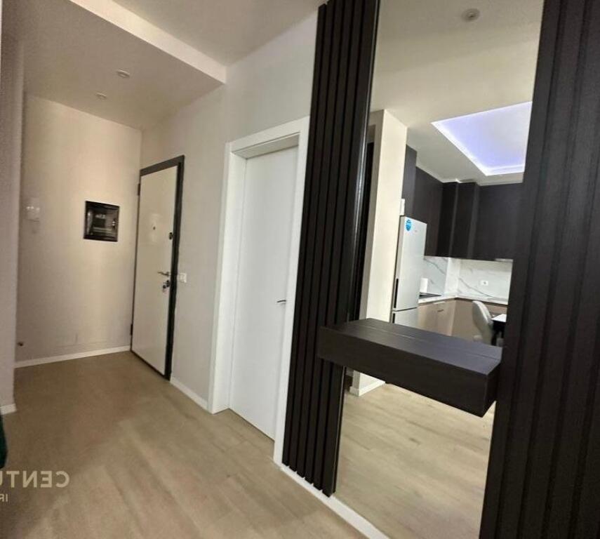 Jepet me qera apartamenti tek Komuna e Parisit