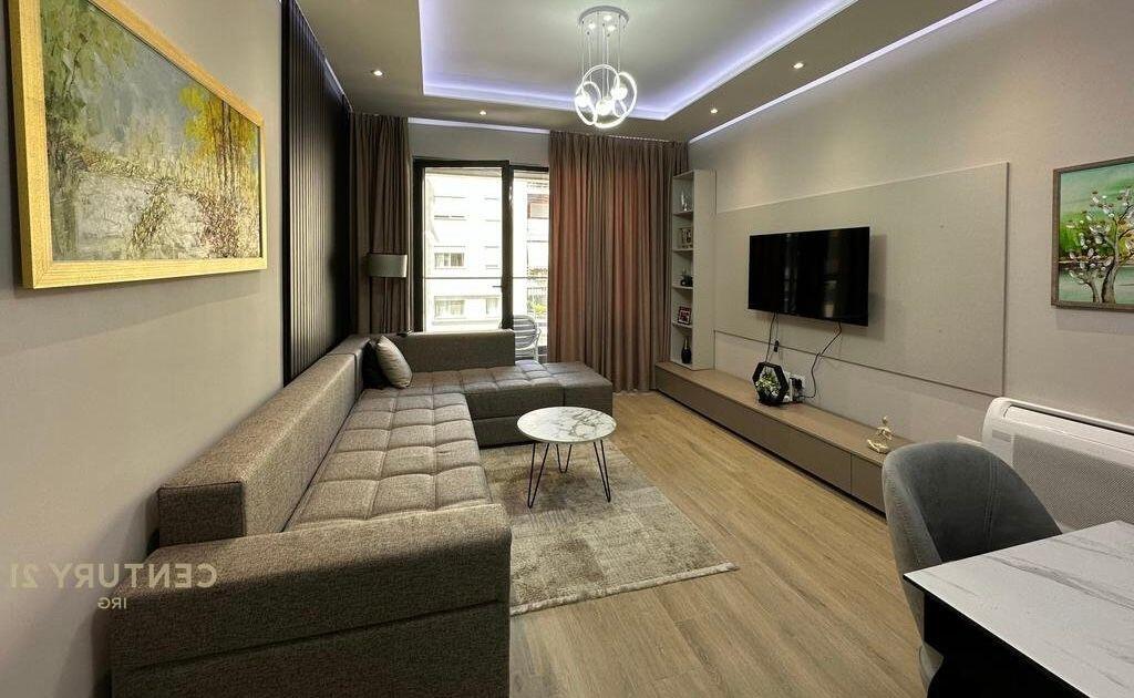 Jepet me qera apartamenti tek Komuna e Parisit