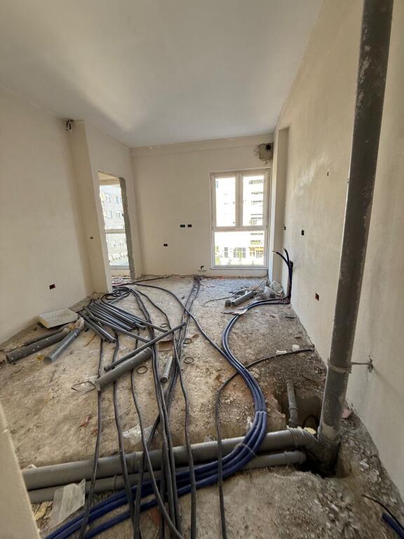 ZYRE ME QERA 100 M2 KOMUNA E PARISIT 1000 EURO