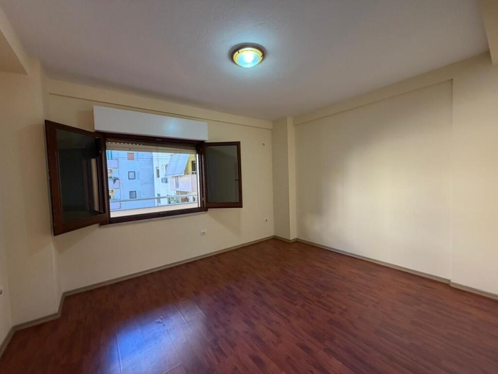 Ambient zyre per qira tek Komuna e Parisit.