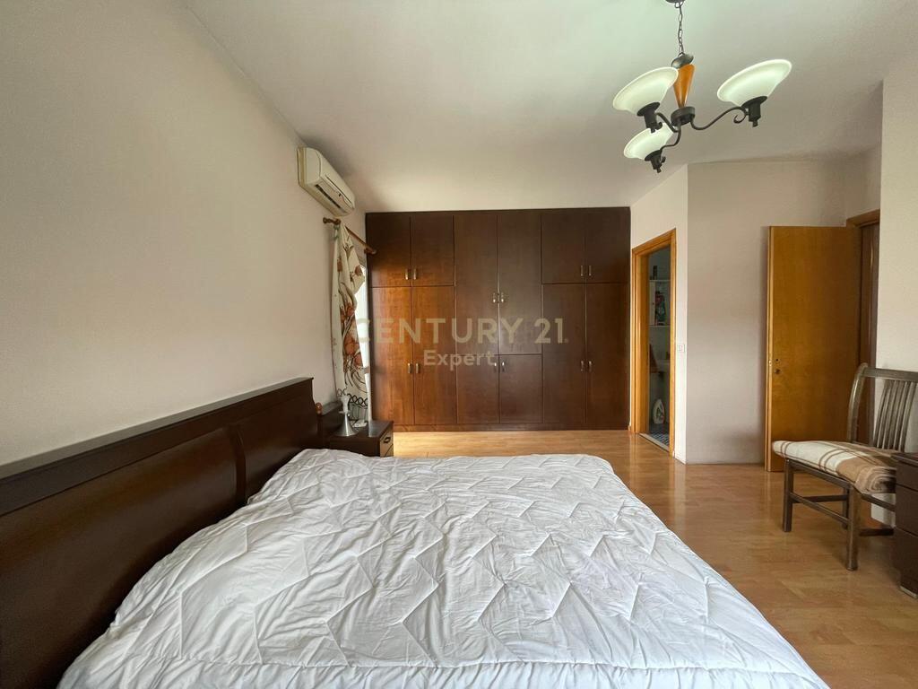 APARTAMENT 2+1+2+2 POSTE PARKIMI PER QIRA TEK ZOGU I ZI !! 1,100 € /Muaj
