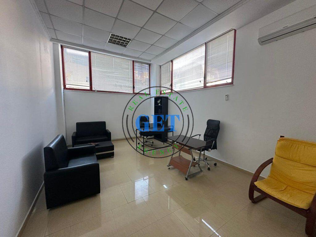 Ambiente ideale per ufficio/studio in affitto a Vollgë, Durrës!