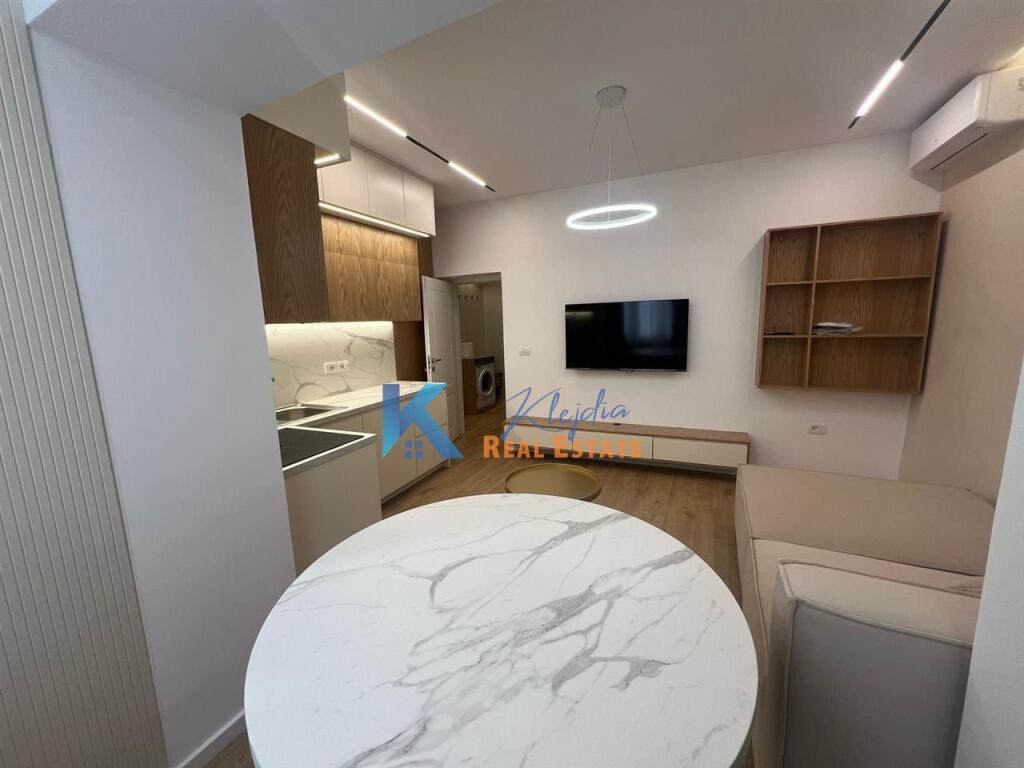 Appartamento 2+1 in affitto in Via Kavaja, vicino alla Chiesa Cattolica