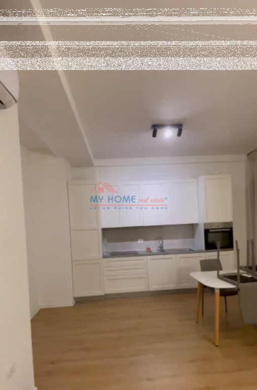 Zyre me qera tek Shkolla e Kuqe Tirane