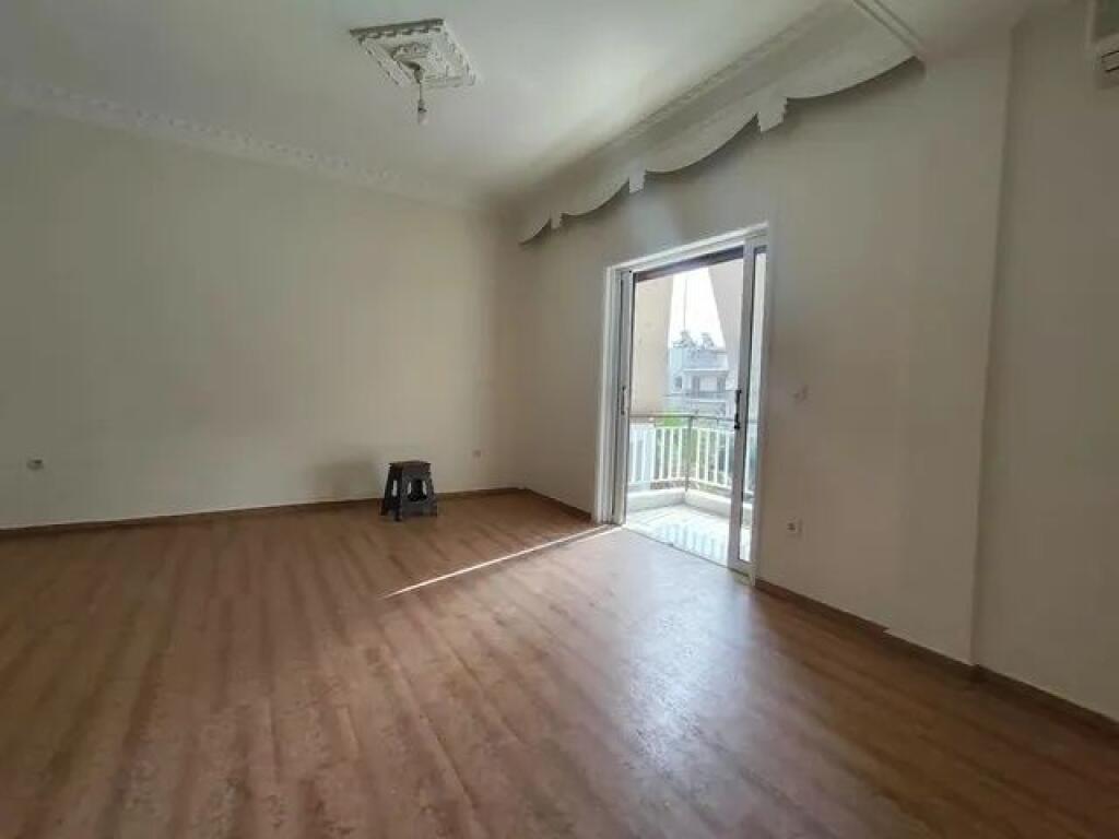 Zyre Me Qera 2+1+2 Tek Fusha e Aviacionit (ID BZ2724) Tirane