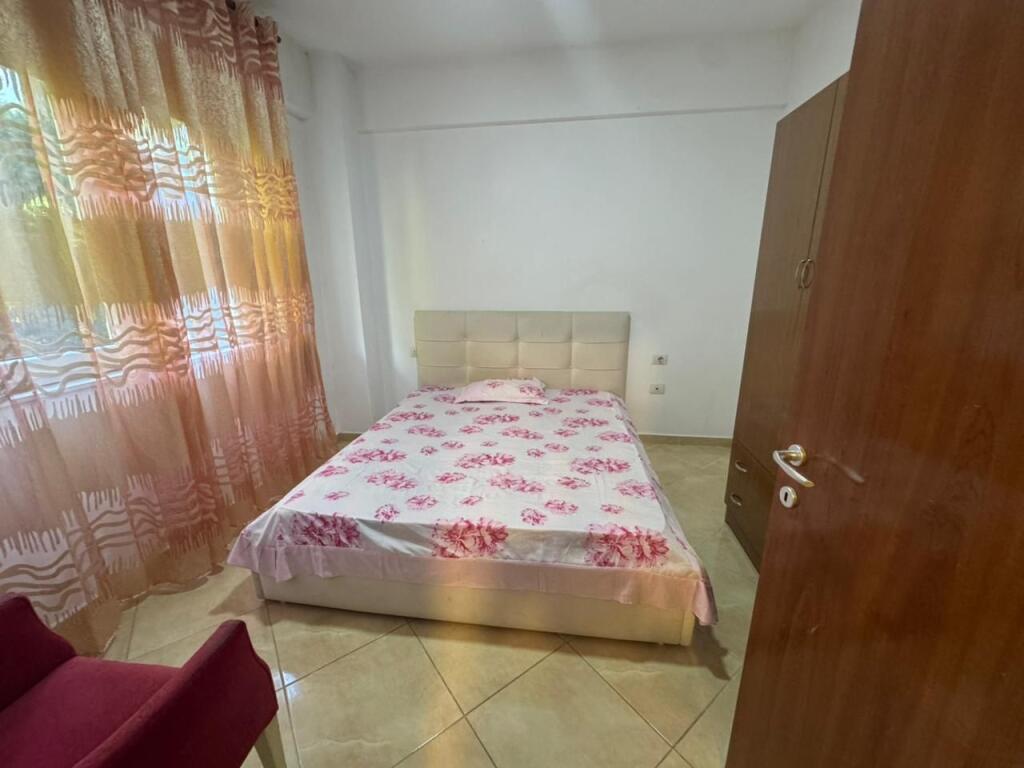 Apartament 1+1,Liqeni i thate!