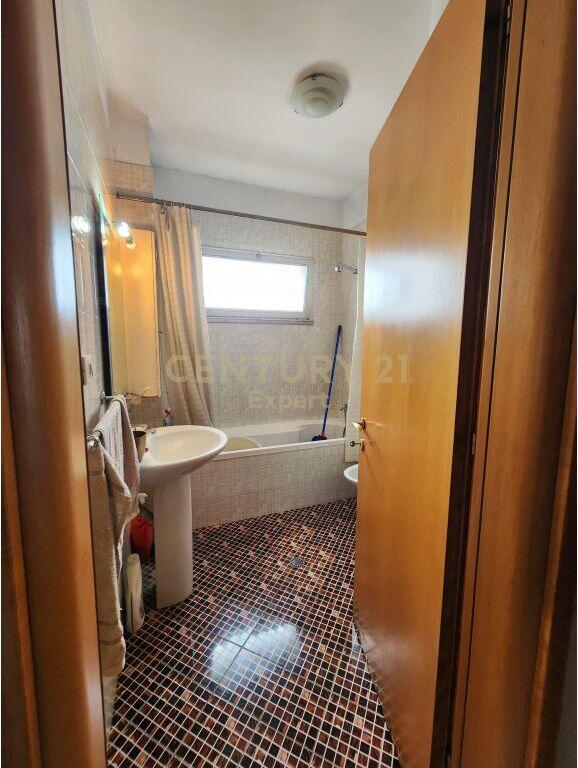 APARTAMENT 2+1+2+2 POSTE PARKIMI PER QIRA TEK ZOGU I ZI !! 1,100 € /Muaj