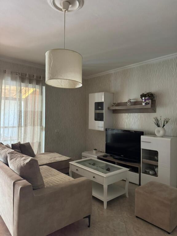 Tirane, jepet me qera apartament 1+1+Ballkon Kati 4, 70 m² 550 € (Liqeni i Thate) MLS # 530581007-91