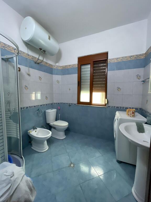 🏡 APARTAMENT ME QERA 2+1 – Plazh, pranë Ures Dalanit, Durrës