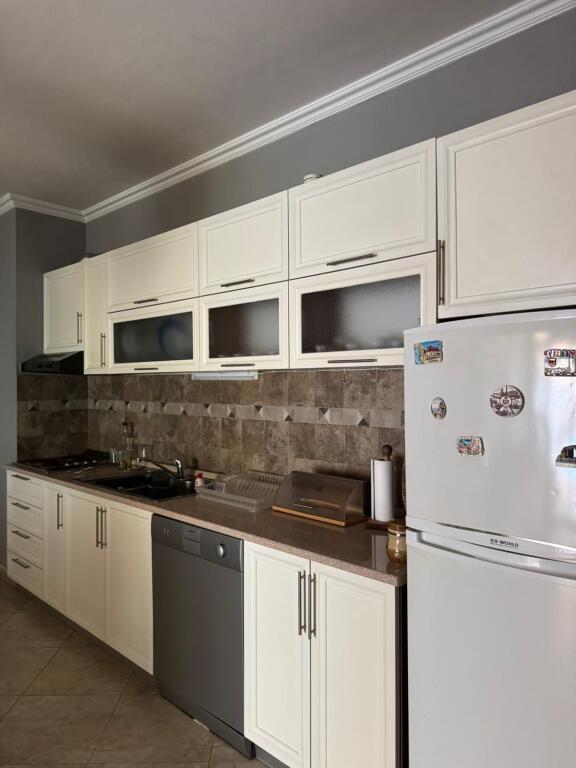 Tirane, jepet me qera apartament 1+1+Ballkon Kati 4, 70 m² 550 € (Liqeni i Thate) MLS # 530581007-91