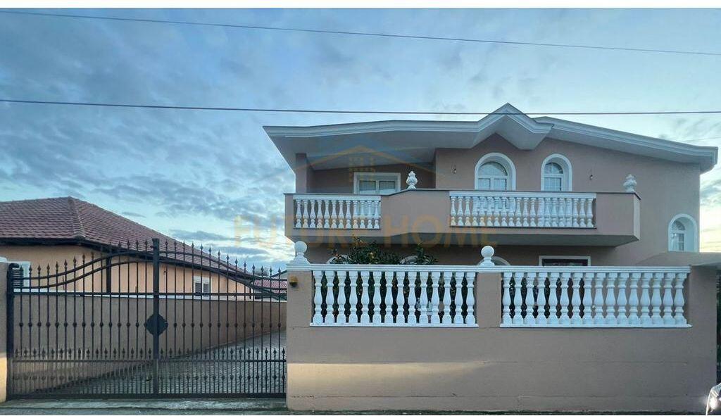 Villa su 2 piani, Manëz, Baia di Lalëz.